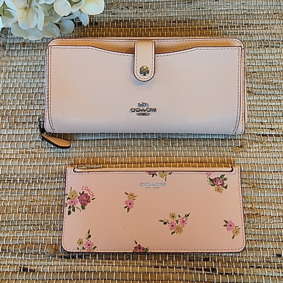 *1 Left* Coach Daisy Multifunction Wallet - Picture 2 of 8
